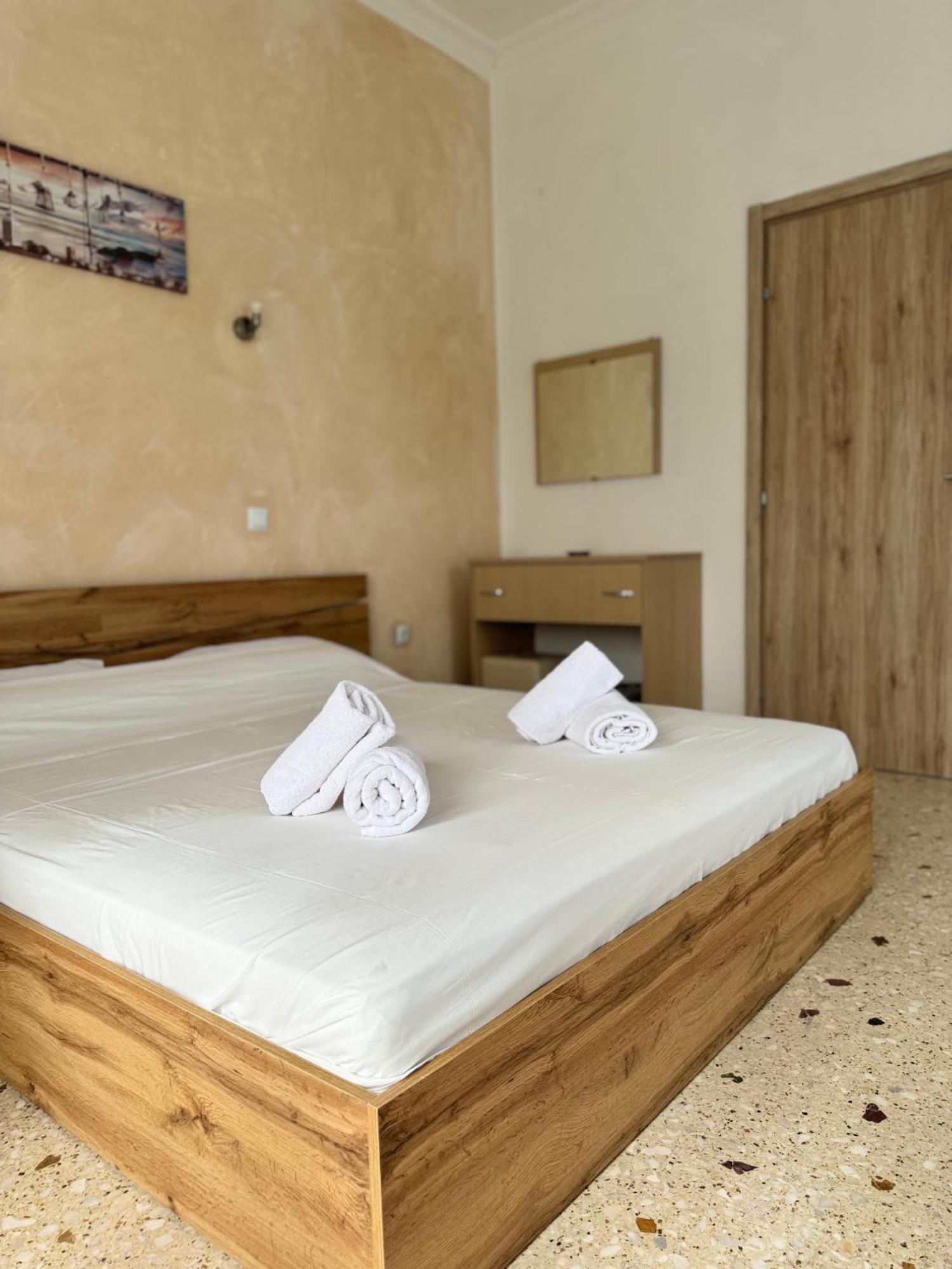 Santa Marina Rooms Agia Marina  Exterior foto